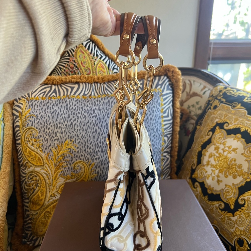 Louis Vuitton Limited Edition White Charms Velvet Chains Mini Linda - Picture 7 of 12